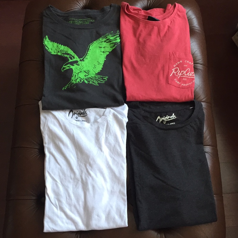 Lots of Men’s Short Sleeves Tees Multiple Brand
